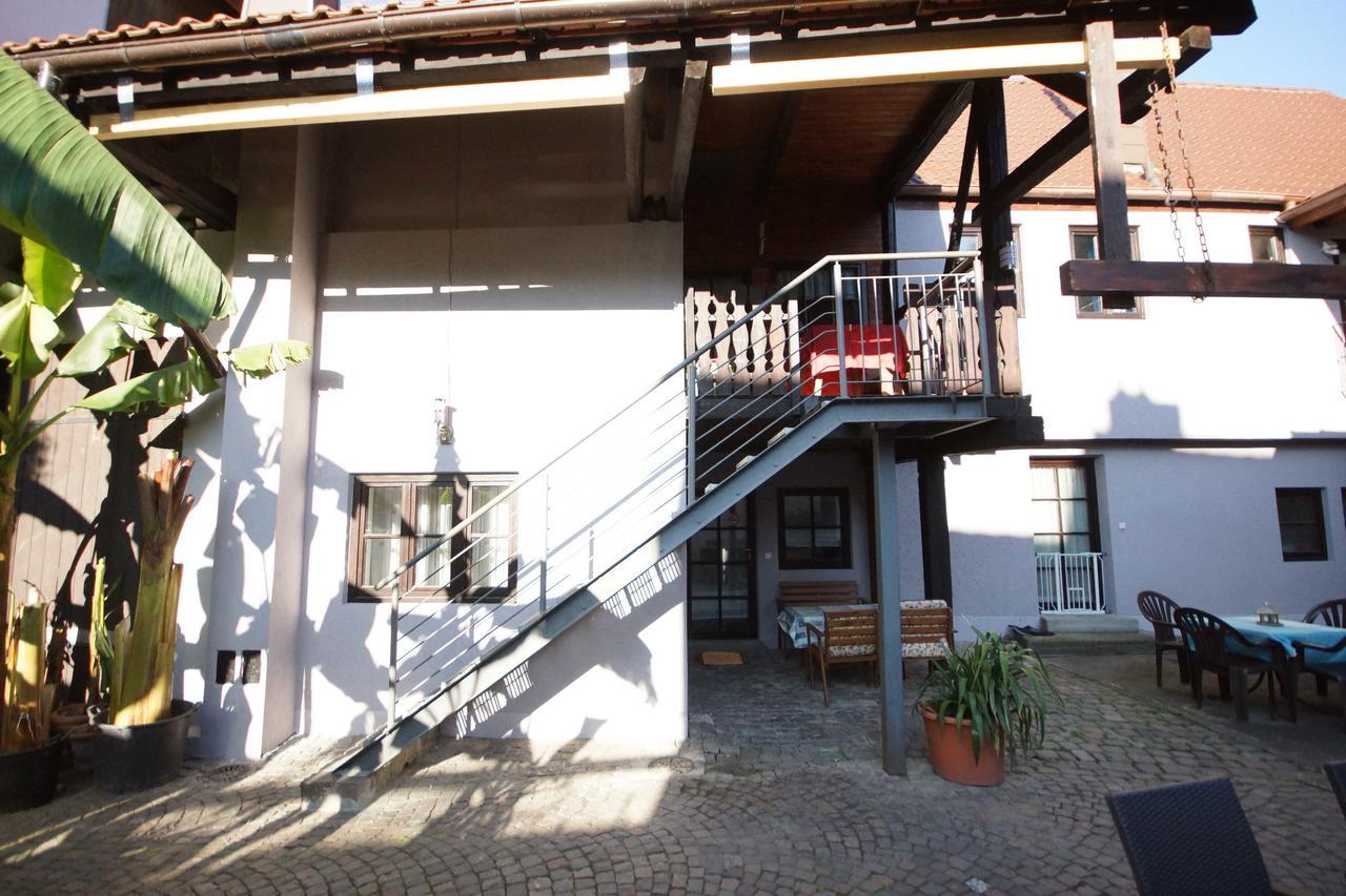 Ferienwohnungen Domblick Mit Historischem Innenhof Speyer Exterior foto